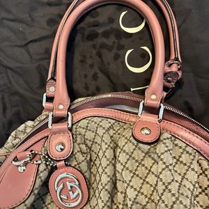 Gucci monogram use like 5 times.. like new